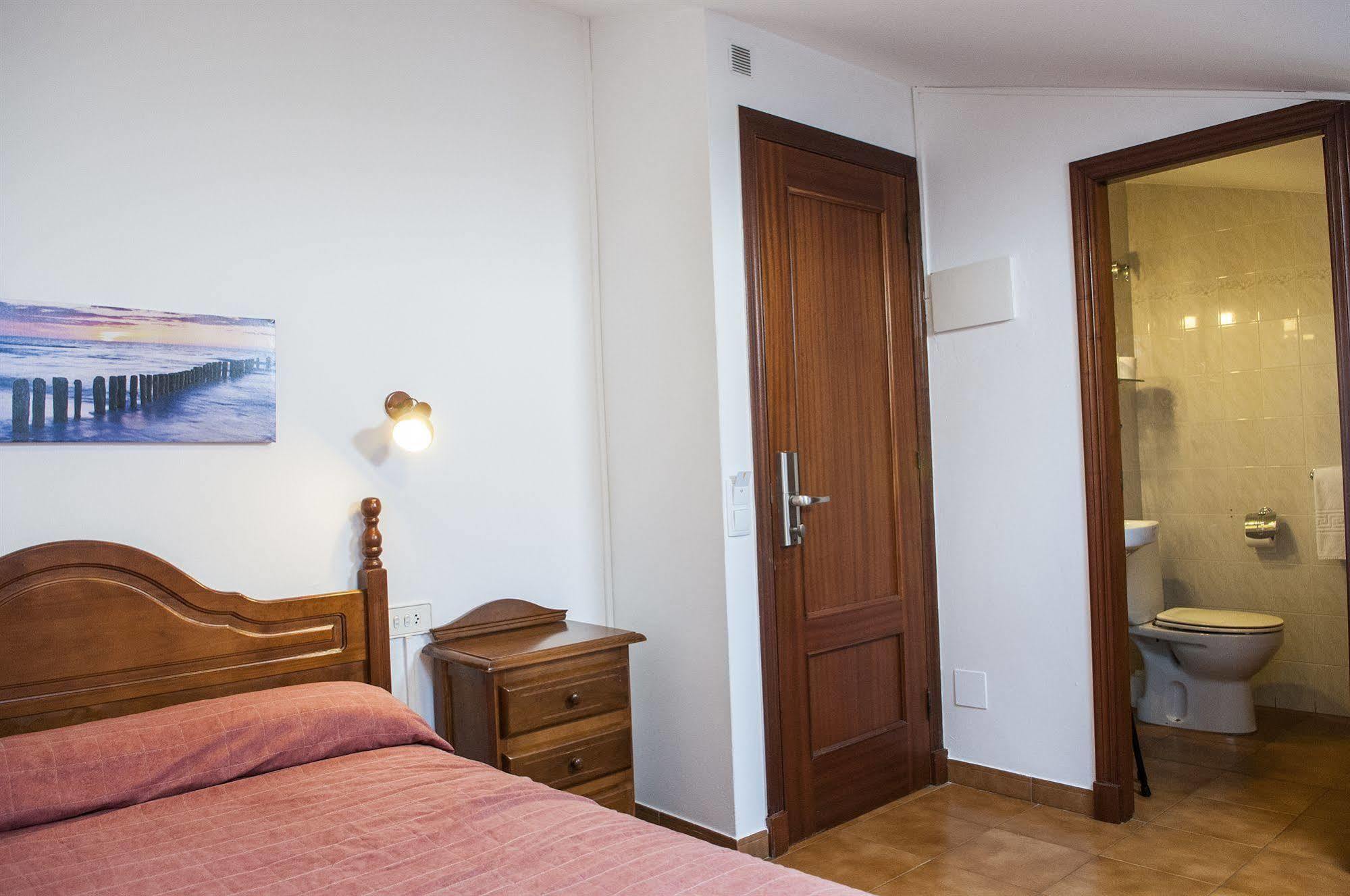 Hostal La Isla Mahón Zewnętrze zdjęcie